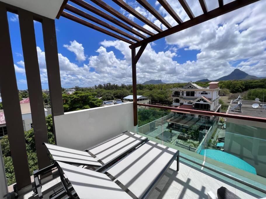 Top-Floor Modern 3Bd Penthouse With Beautiful Mountain View Terrace - 5 Min Walk To Beach Flic-en-Flacq エクステリア 写真