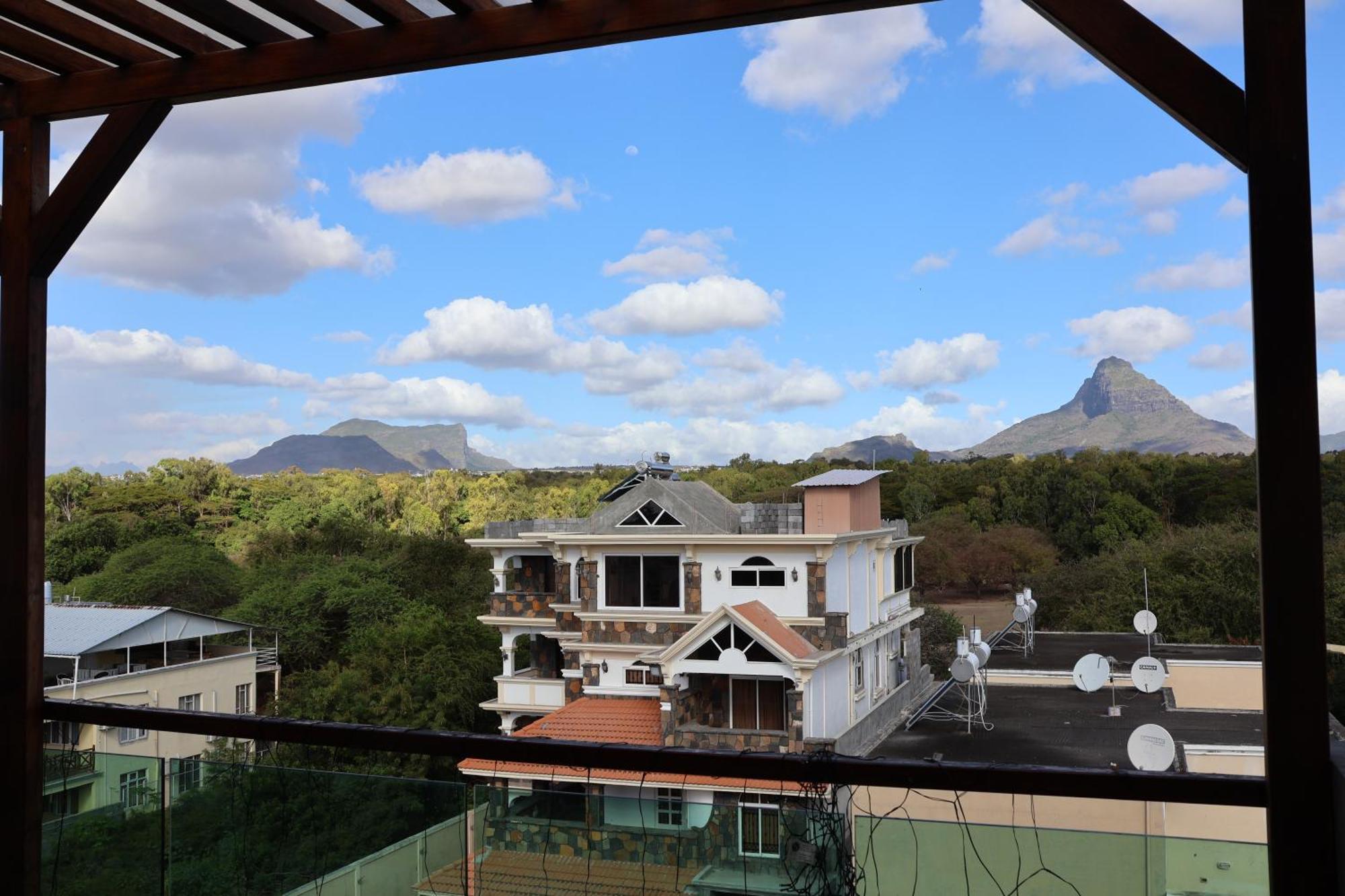 Top-Floor Modern 3Bd Penthouse With Beautiful Mountain View Terrace - 5 Min Walk To Beach Flic-en-Flacq エクステリア 写真